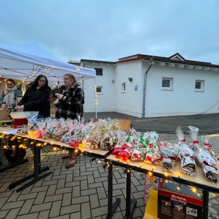Weihnachtsmarkt der OGS und der Kita Om Berg